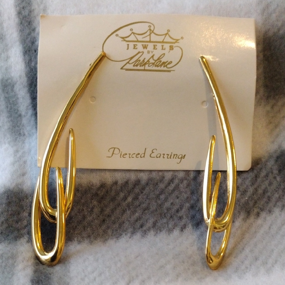 Gold Earrings: Costume Jewelry